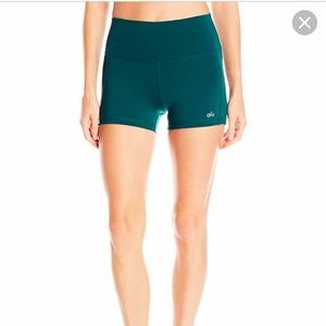 ALO yoga elevate shorts size small